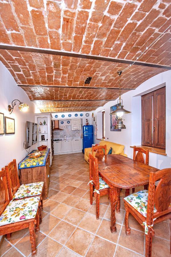 B&B Bone Novelle Dimora Storica Palazzo Zuzi LʼAquila Exterior foto