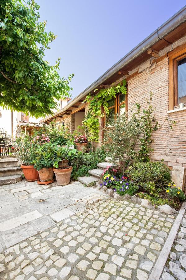 B&B Bone Novelle Dimora Storica Palazzo Zuzi LʼAquila Exterior foto